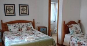 hostal camino de santiago valcarlos 07 habitacion doble 300x158