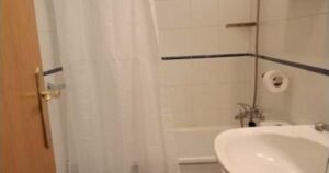 hostal camino de santiago valcarlos 08 bano ducha 300x158