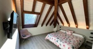 hotel rural basque irati espinal 06 habitacion abuhardillada 300x158