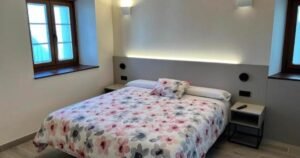 hotel rural basque irati espinal 07 habitacion floral 300x158