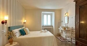 pension etxeale valcarlos 03 habitacion armario 300x158