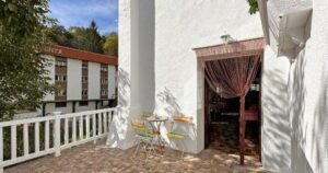 pension etxeale valcarlos 05 terraza 300x158