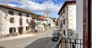 pension etxeale valcarlos 06 vista calle 300x158