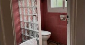 pension etxeale valcarlos 08 bano rosa 300x158